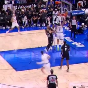 在线娱乐-班凯罗快攻反击强硬上篮打进，个人首节5投4中砍下9分