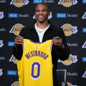 九游官方网站-湖人版韦少如何改变？高管：他需要搞清楚投篮选择